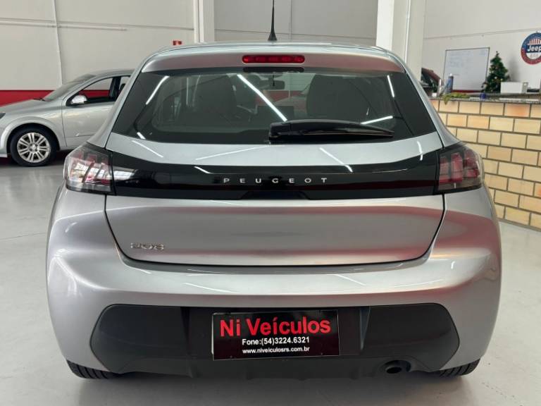 PEUGEOT - 208 - 2022/2023 - Prata - R$ 76.900,00