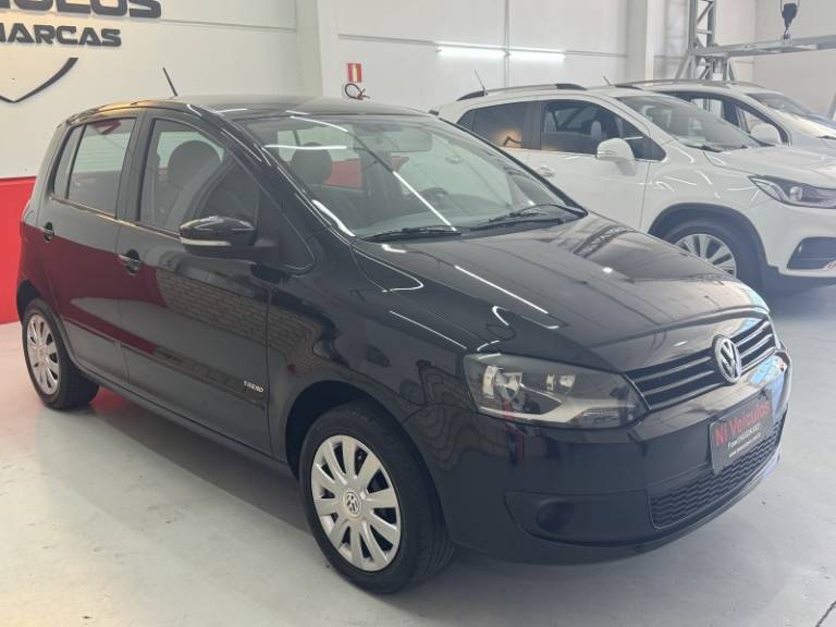 VOLKSWAGEN - FOX - 2010/2011 - Preta - R$ 32.900,00