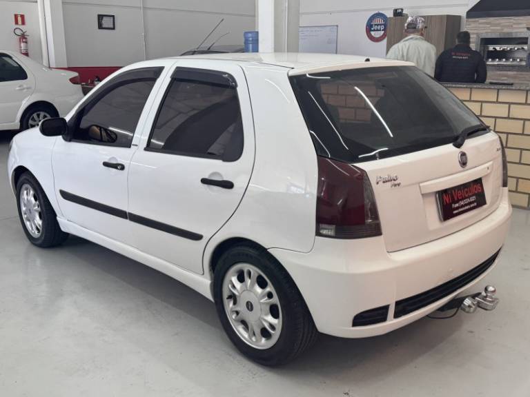 FIAT - PALIO - 2010/2011 - Branca - R$ 28.900,00