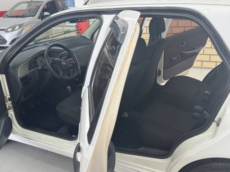 FIAT - PALIO - 2010/2011 - Branca - R$ 28.900,00
