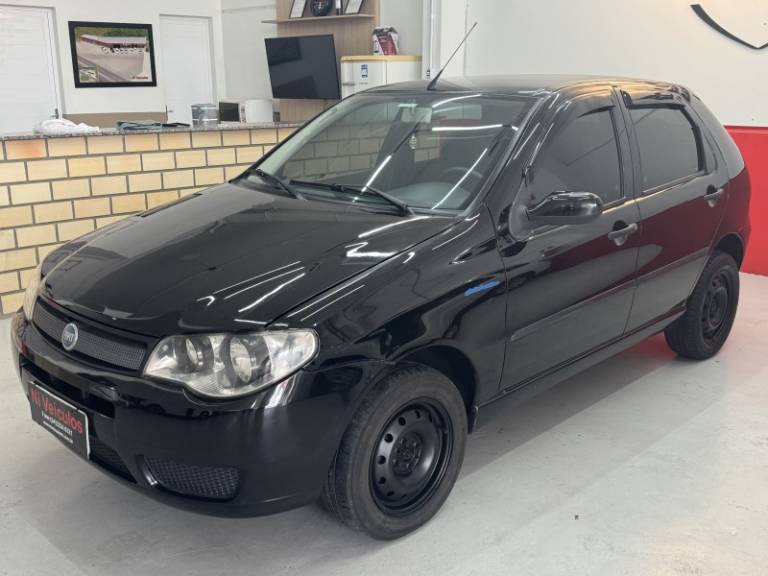 FIAT - PALIO - 2006/2007 - Preta - R$ 25.900,00
