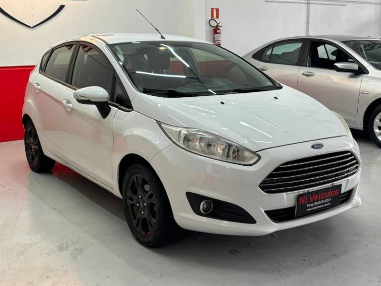 FORD - FIESTA - 2013/2014 - Branca - R$ 44.900,00