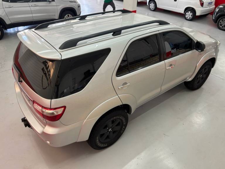 TOYOTA - HILUX SW4 - 2010/2010 - Prata - R$ 115.900,00