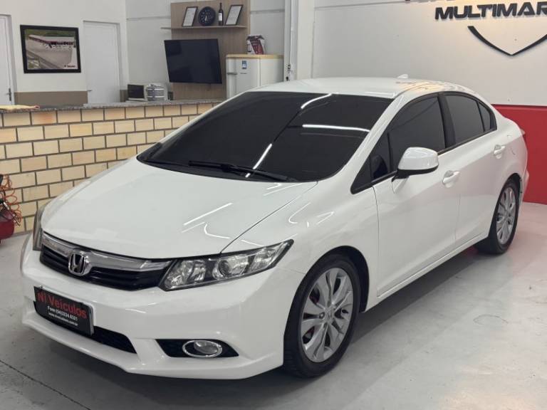 HONDA - CIVIC - 2013/2014 - Branca - R$ 69.900,00