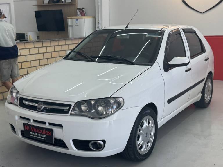 FIAT - PALIO - 2010/2011 - Branca - R$ 28.900,00