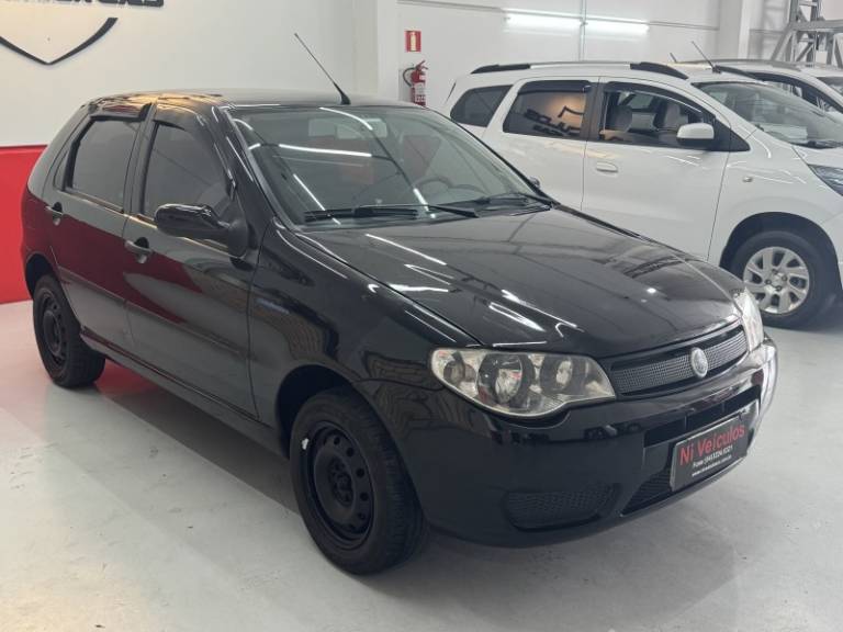 FIAT - PALIO - 2006/2007 - Preta - R$ 25.900,00