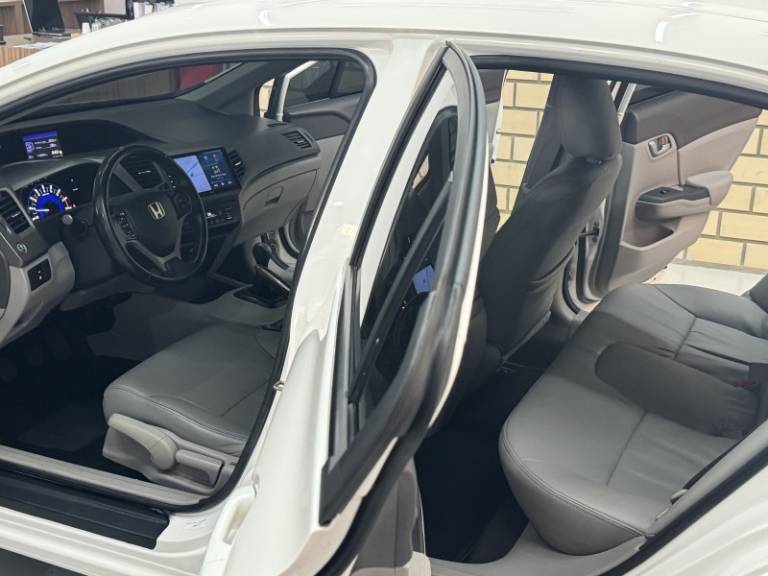 HONDA - CIVIC - 2013/2014 - Branca - R$ 69.900,00