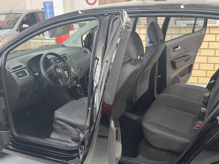 VOLKSWAGEN - FOX - 2010/2011 - Preta - R$ 32.900,00