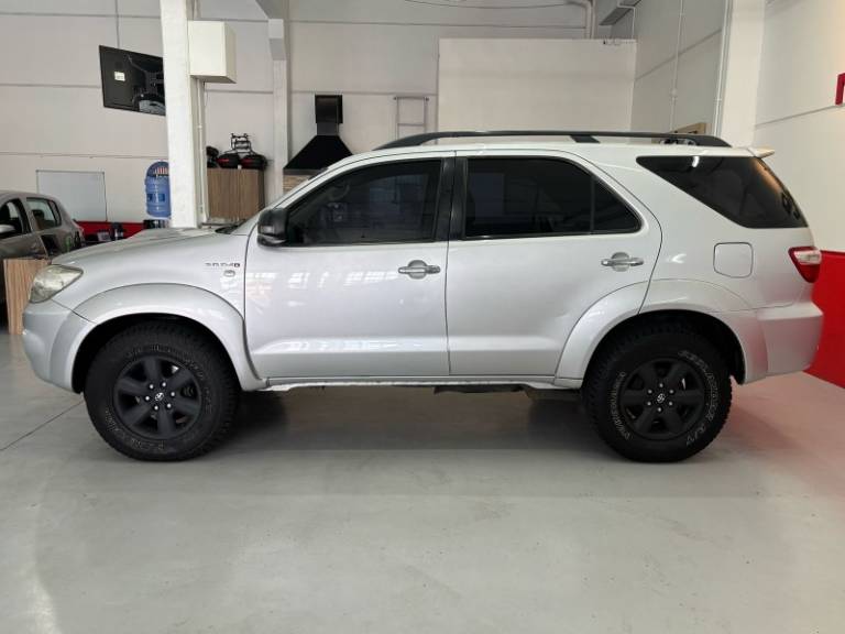 TOYOTA - HILUX SW4 - 2010/2010 - Prata - R$ 115.900,00