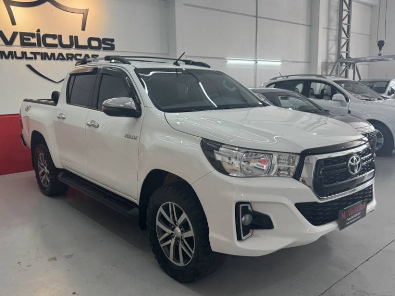 TOYOTA - HILUX - 2019/2020 - Branca - R$ 199.900,00