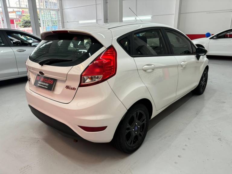 FORD - FIESTA - 2013/2014 - Branca - R$ 44.900,00