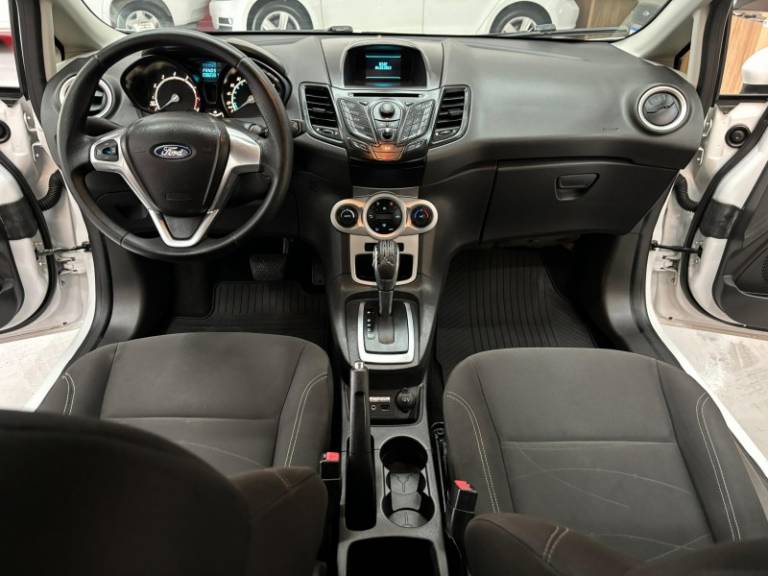 FORD - FIESTA - 2013/2014 - Branca - R$ 44.900,00