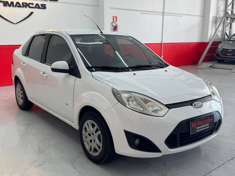 FORD - FIESTA - 2014/2014 - Branca - R$ 37.900,00