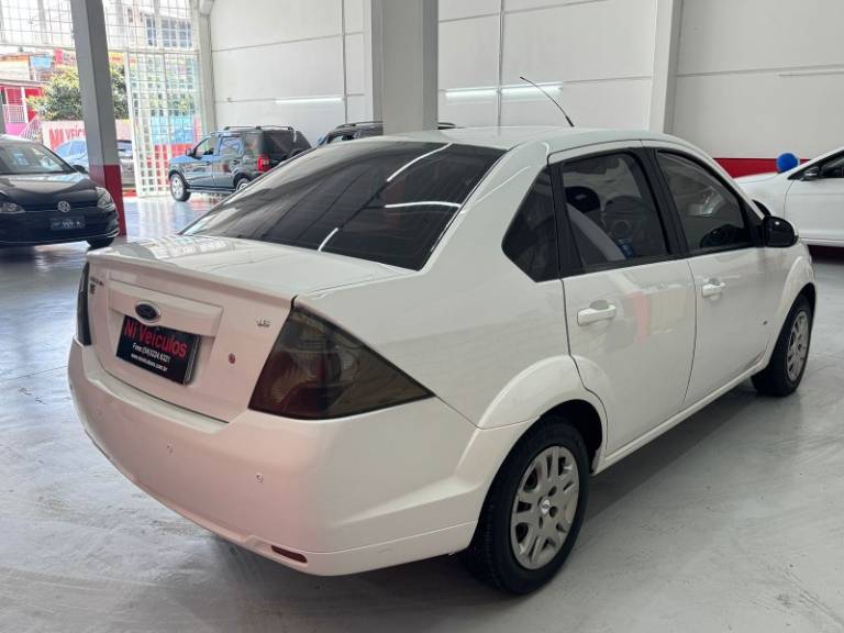 FORD - FIESTA - 2014/2014 - Branca - R$ 37.900,00