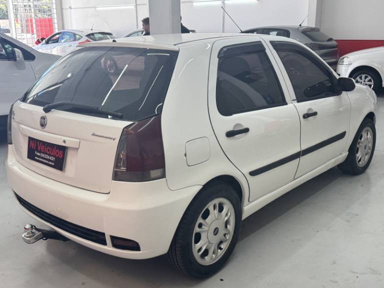 FIAT - PALIO - 2010/2011 - Branca - R$ 28.900,00