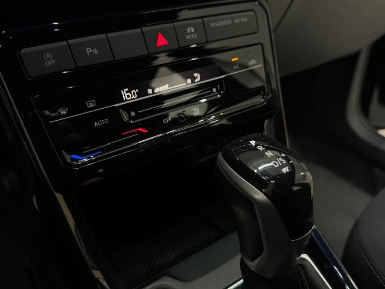 VOLKSWAGEN - T-CROSS - 2022/2023 - Preta - R$ 114.900,00