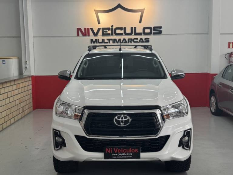 TOYOTA - HILUX - 2019/2020 - Branca - R$ 199.900,00