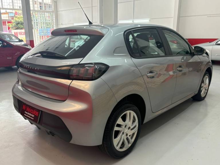 PEUGEOT - 208 - 2022/2023 - Prata - R$ 76.900,00