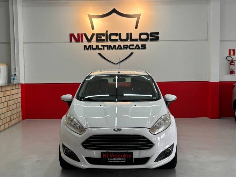FORD - FIESTA - 2013/2014 - Branca - R$ 44.900,00