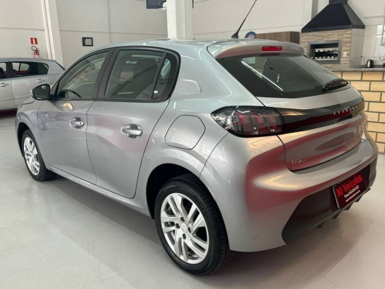 PEUGEOT - 208 - 2022/2023 - Prata - R$ 76.900,00