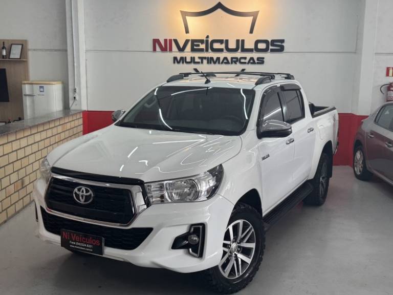 TOYOTA - HILUX - 2019/2020 - Branca - R$ 199.900,00