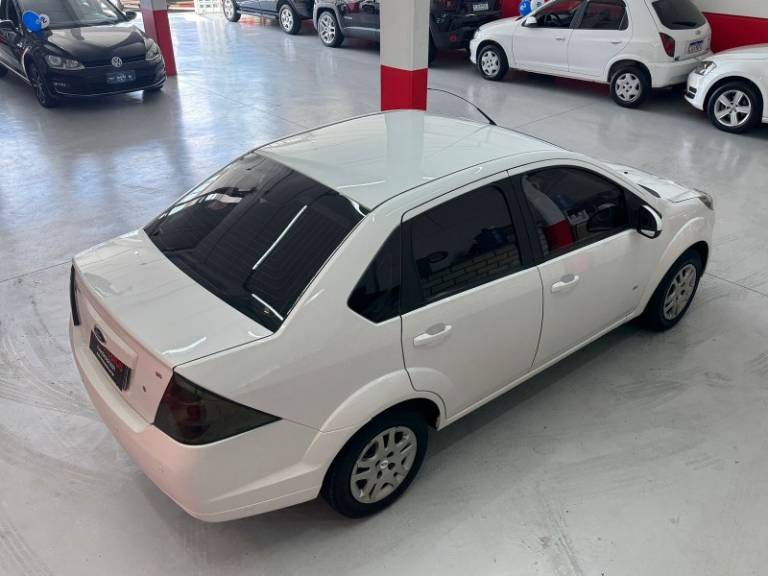 FORD - FIESTA - 2014/2014 - Branca - R$ 37.900,00