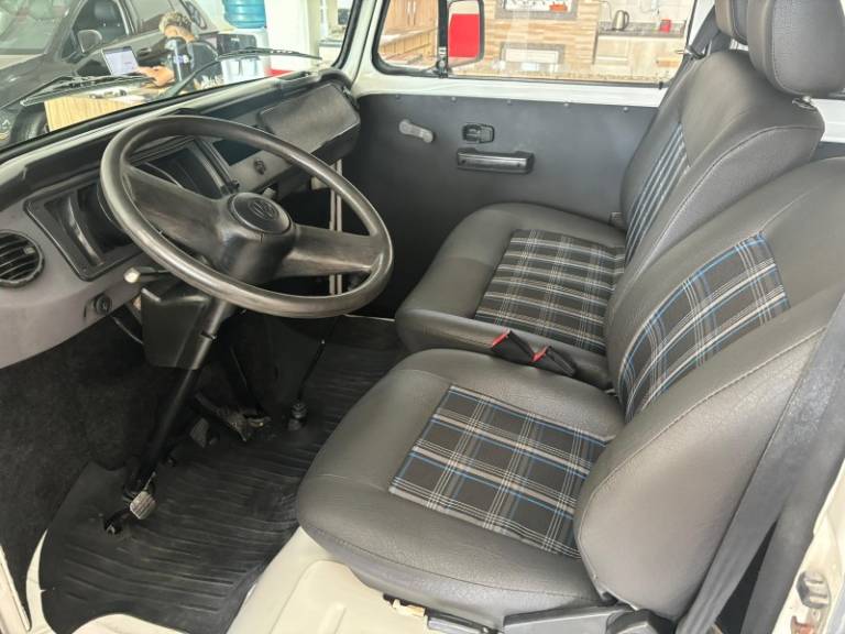 VOLKSWAGEN - KOMBI - 2014/2014 - Branca - R$ 64.900,00