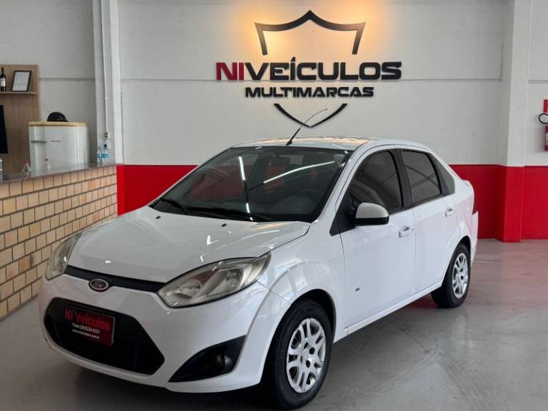 FORD - FIESTA - 2014/2014 - Branca - R$ 37.900,00