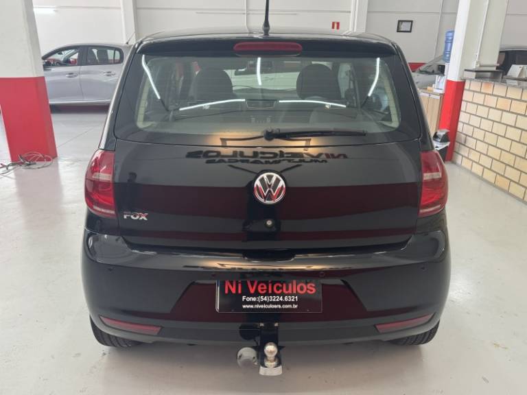 VOLKSWAGEN - FOX - 2010/2011 - Preta - R$ 32.900,00