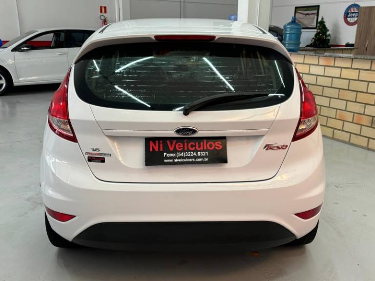 FORD - FIESTA - 2013/2014 - Branca - R$ 44.900,00