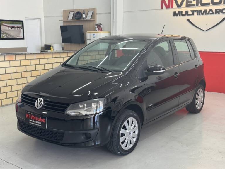 VOLKSWAGEN - FOX - 2010/2011 - Preta - R$ 32.900,00