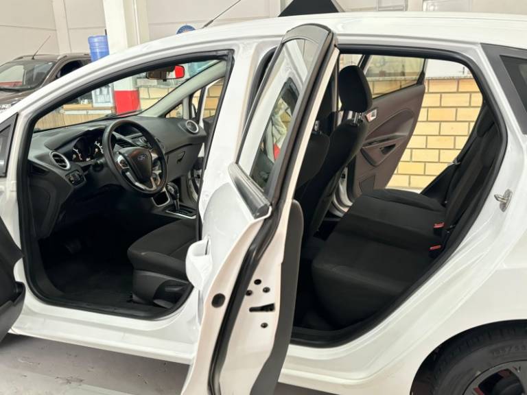 FORD - FIESTA - 2013/2014 - Branca - R$ 44.900,00