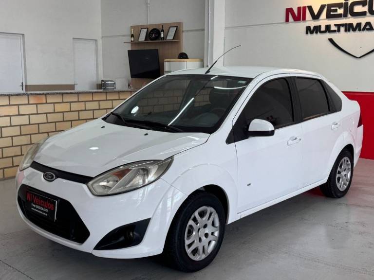 FORD - FIESTA - 2014/2014 - Branca - R$ 37.900,00